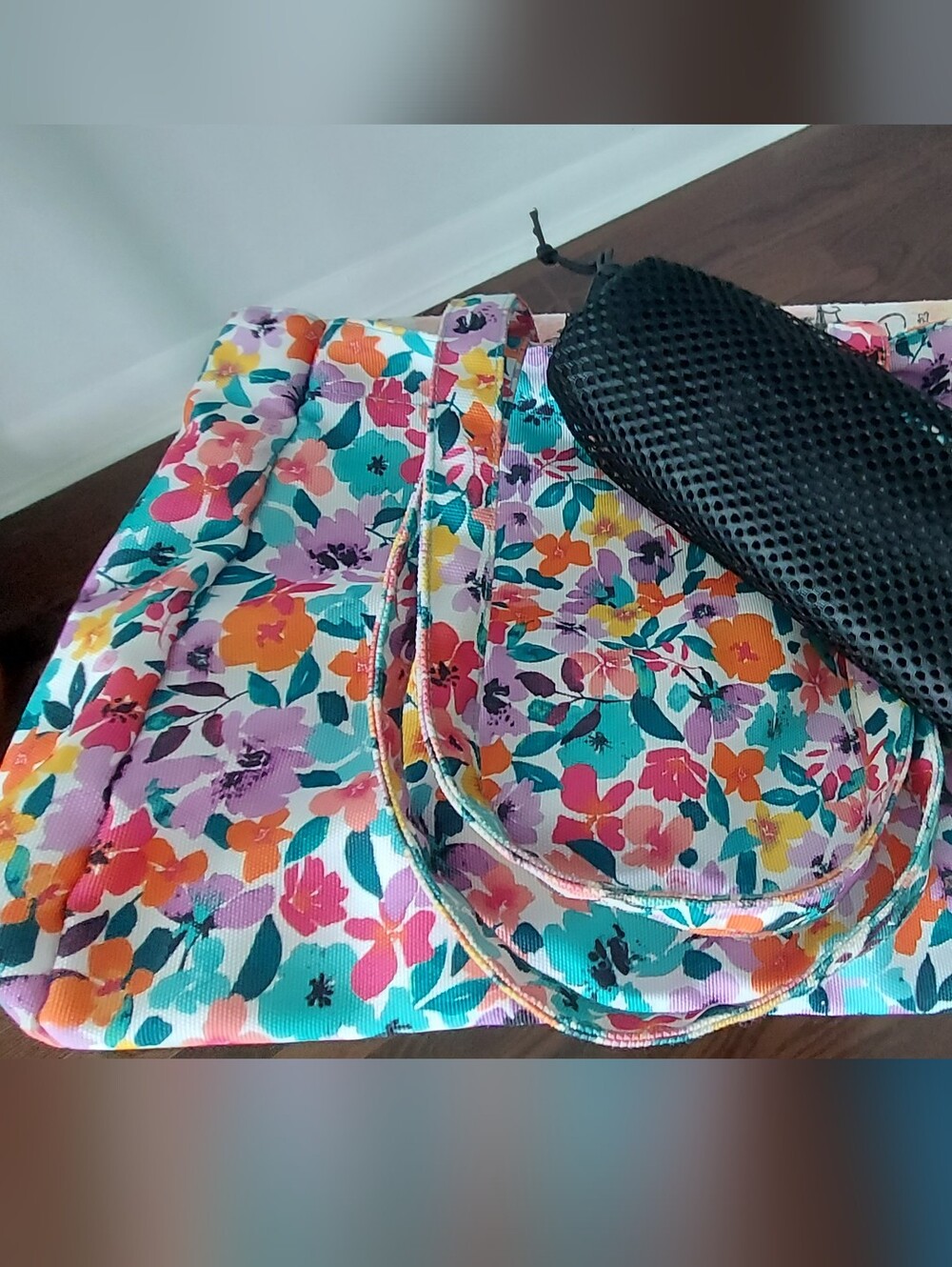 Floral Multi-Colour Beach/Tote Bag with Bonus Airplane Seat Cover